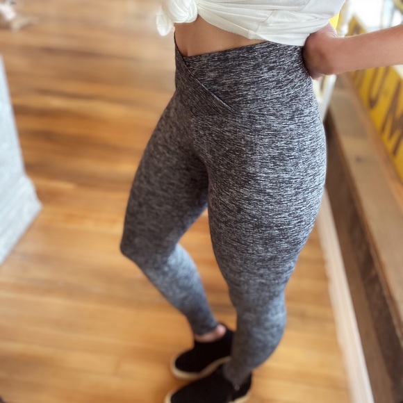 MAKE YOUR MARK CRISSCROSS LEGGINGS-GREY - Picture 6 of 11